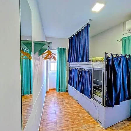 Orange3 Hostal *