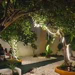 Orange3 Hostel *